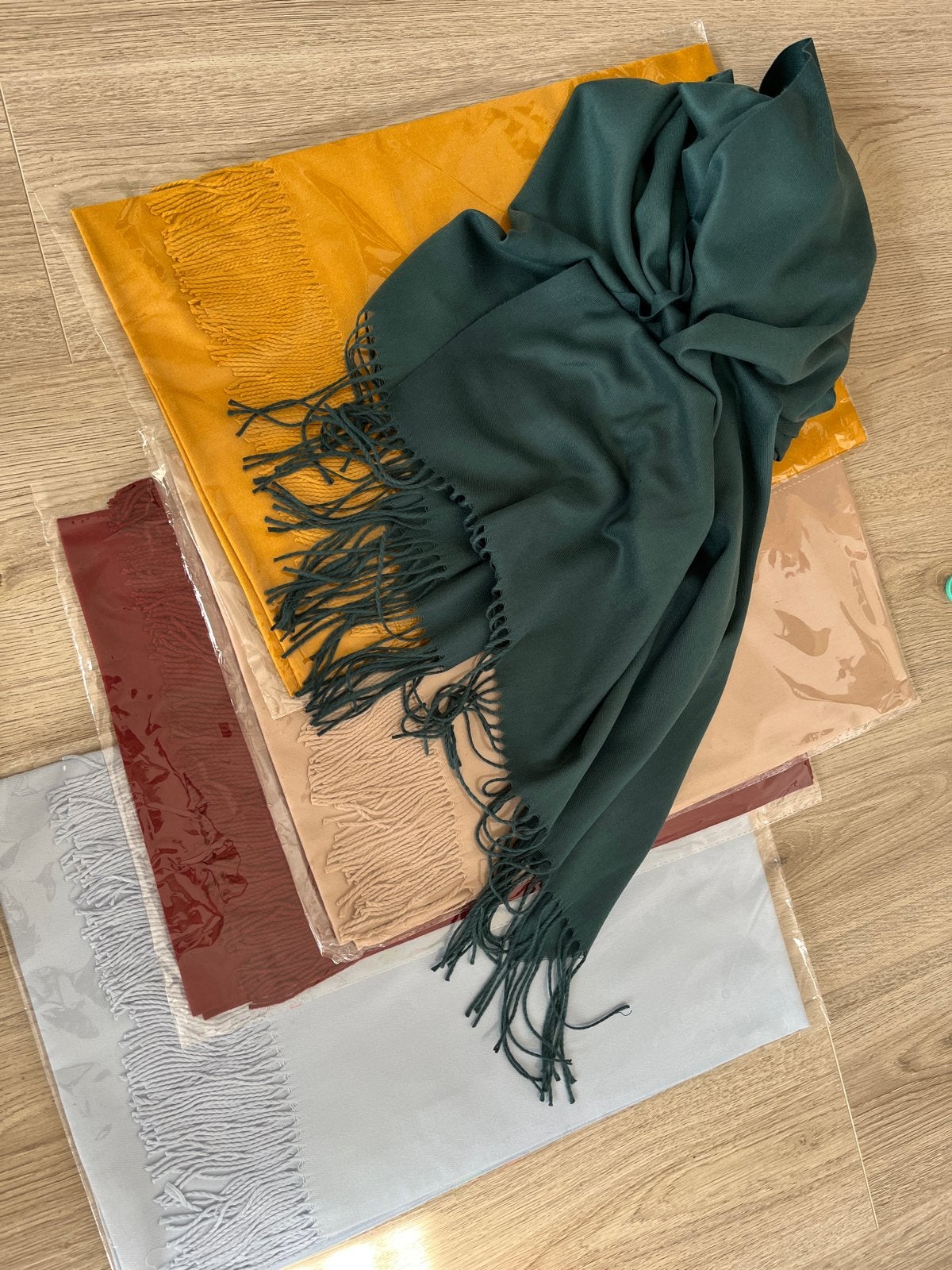 Lange sjaals - Nieuw, Kleding | Dames, Ophalen of Verzenden, Nieuw, Maat 46/48 (XL) of groter, Sjaal