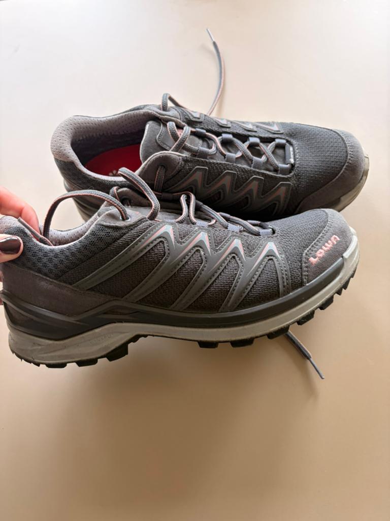Lowa wandelschoenen laag maat 38, Sport en Fitness, Bergsport en Wandelen, Ophalen of Verzenden, Zo goed als nieuw, Schoenen