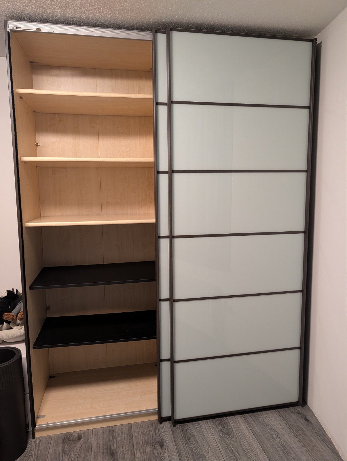 Luxe houten slaapkamerkast met schuifdeuren – 180 x 240 x 65, Gebruikt, 200 cm of meer, Met plank(en), 150 tot 200 cm