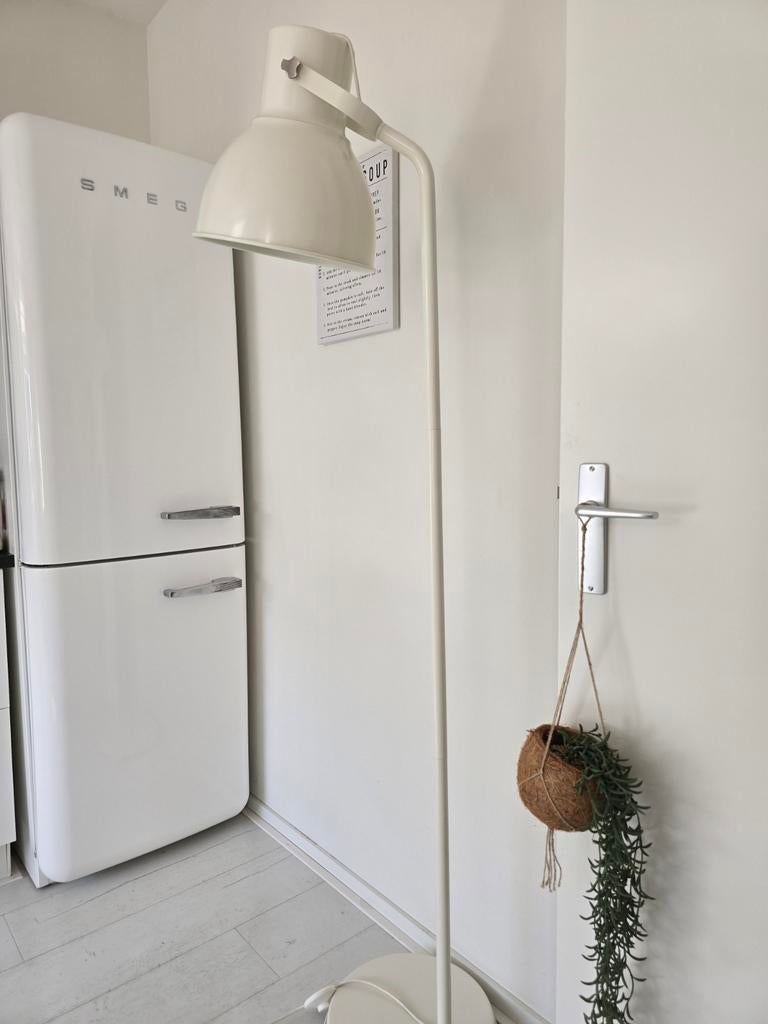 IKEA Hektar Vloerlamp Wit - Zo goed als nieuw, Ophalen, Zo goed als nieuw, Metaal, 150 tot 200 cm