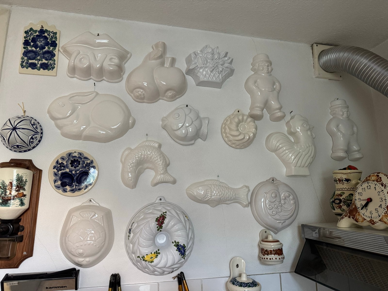 Diverse keramische puddingvormen en wanddecoratie, Antiek en Kunst, Ophalen