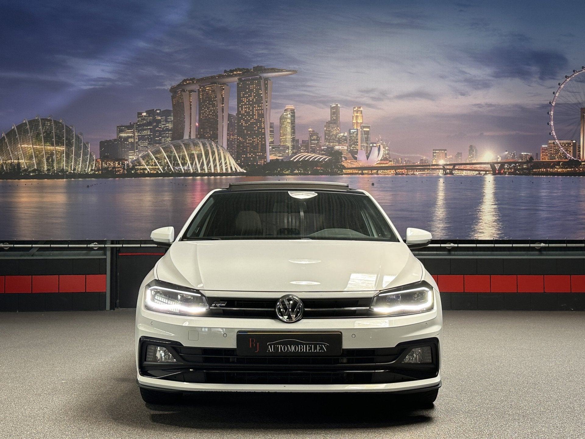 Volkswagen Polo 1.0 TSI R-Line BEATS|Panorama|LED|Carplay|NL, Auto's, Volkswagen, Voorwielaandrijving, 1045 kg, Alcantara, Wit