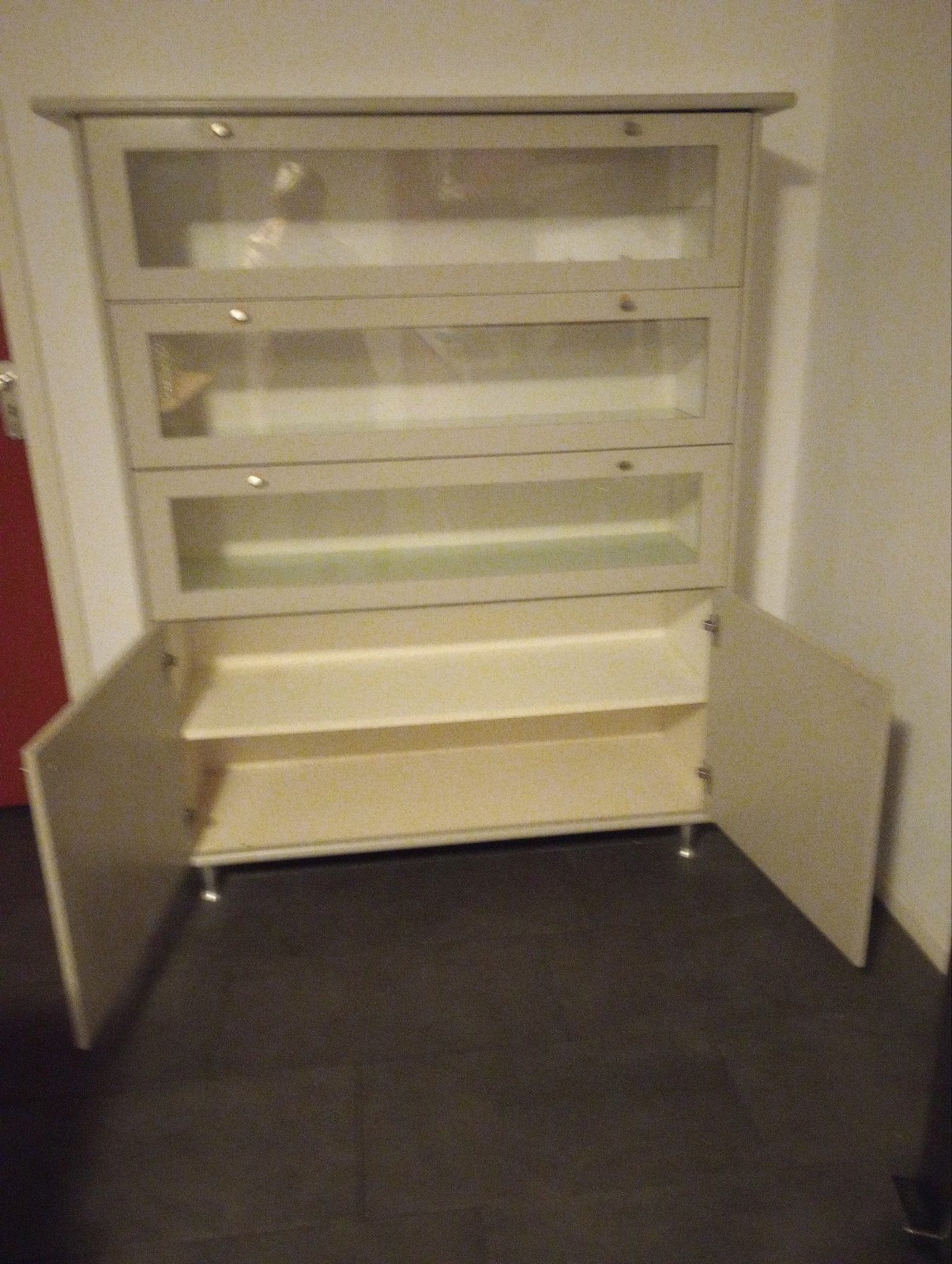 Foto 3 van leuke vintage servieskast