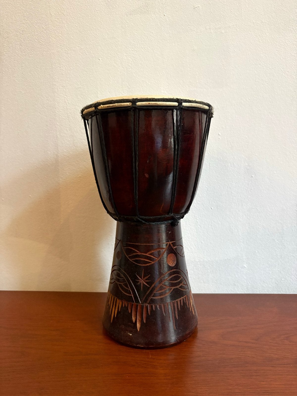 Mooie handgesneden djembe - Afrikaanse trommel, Muziek en Instrumenten, Ophalen of Verzenden, Gebruikt, Trommel