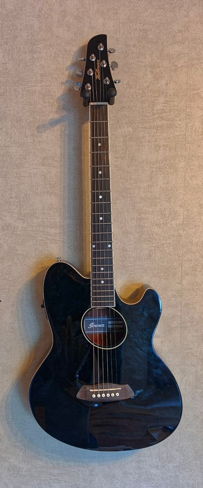 Ibanez V72CE-BK Westerngitaar met element, Ophalen, Zo goed als nieuw, Western- of Steelstringgitaar, Met (piezo-)element