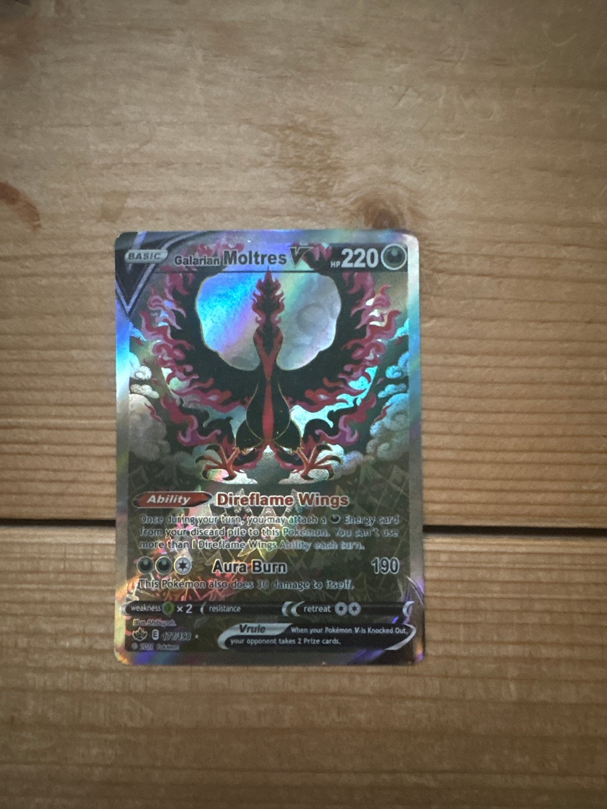 Galarian Moltres V Pokémon Kaart - Onbeschadigd, Hobby en Vrije tijd, Ophalen of Verzenden, Zo goed als nieuw, Losse kaart, Foil