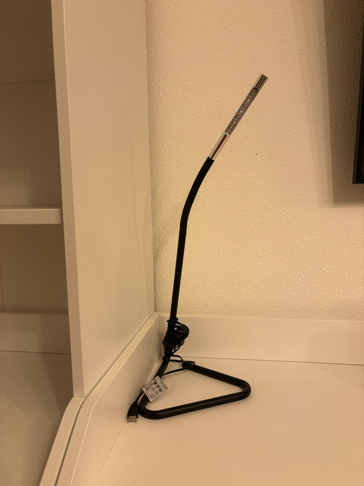 IKEA LED Bureaulamp - Zwart, USB Aansluiting, Ophalen, Bureaulamp, Overige fittingen, Zwart