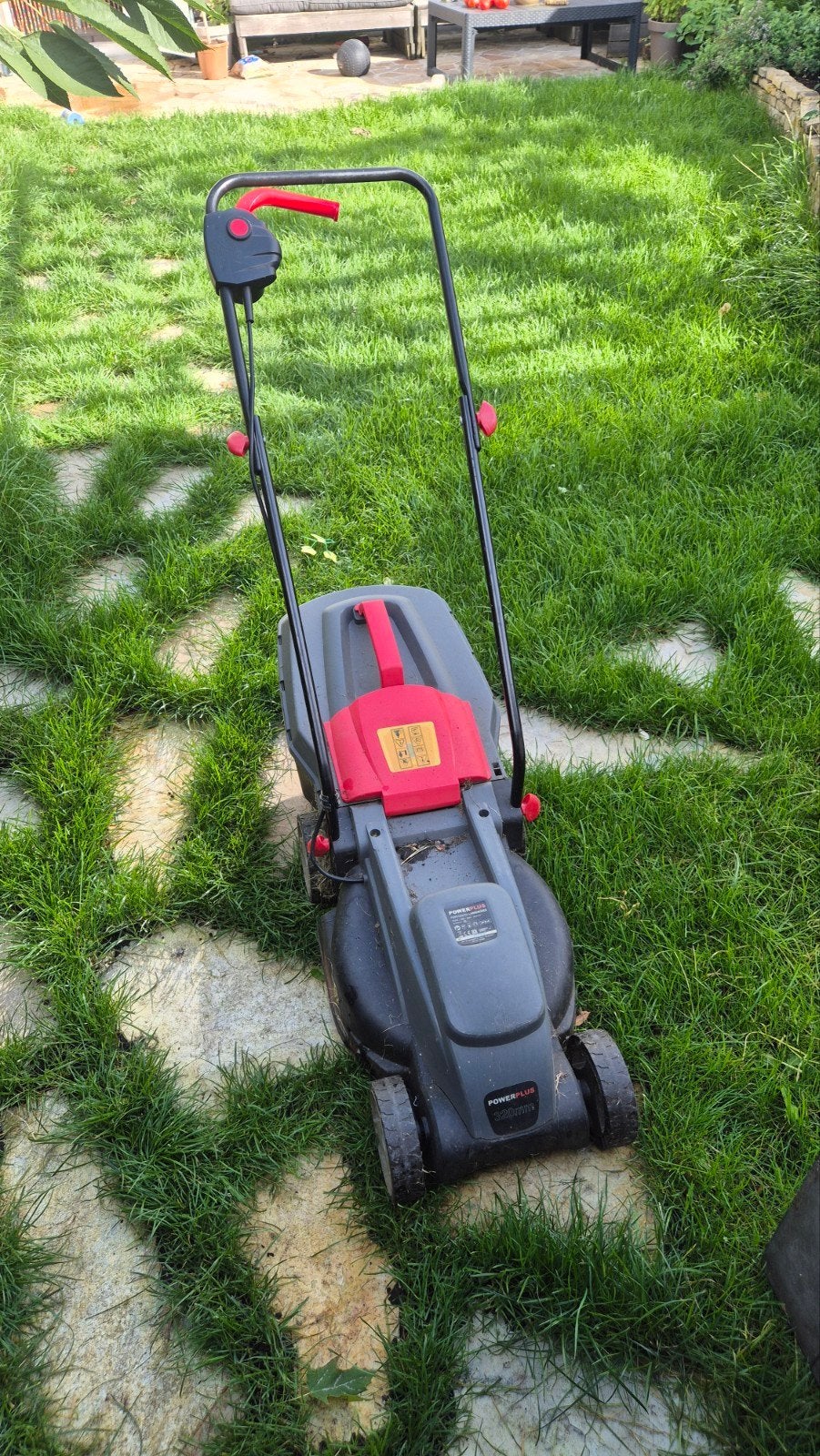 Defecte elektrische grasmaaier - Powerplus 320mm, Tuin en Terras, Grasmaaiers, Cirkelmaaier, Gebruikt, Elektrische grasmaaier