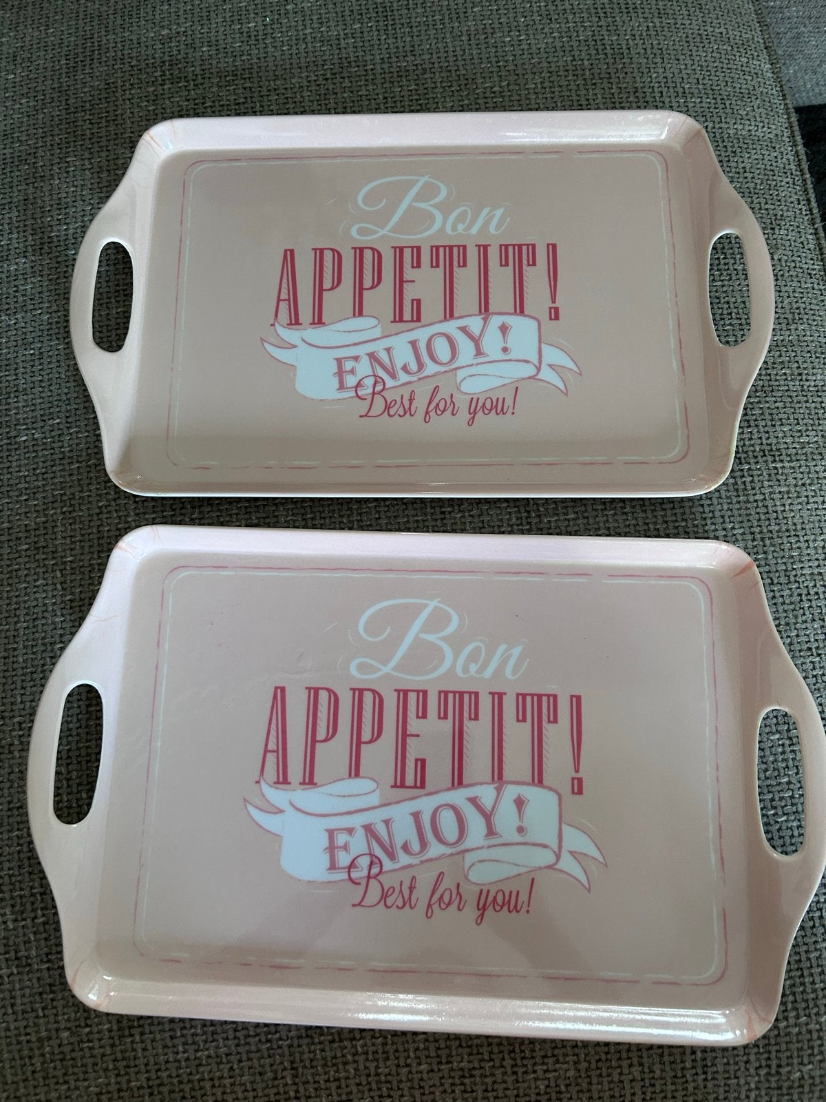 2 roze dienbladen met 'Bon Appetit' tekst dienblad, Kunststof, Ophalen of Verzenden, Zo goed als nieuw, Dienblad