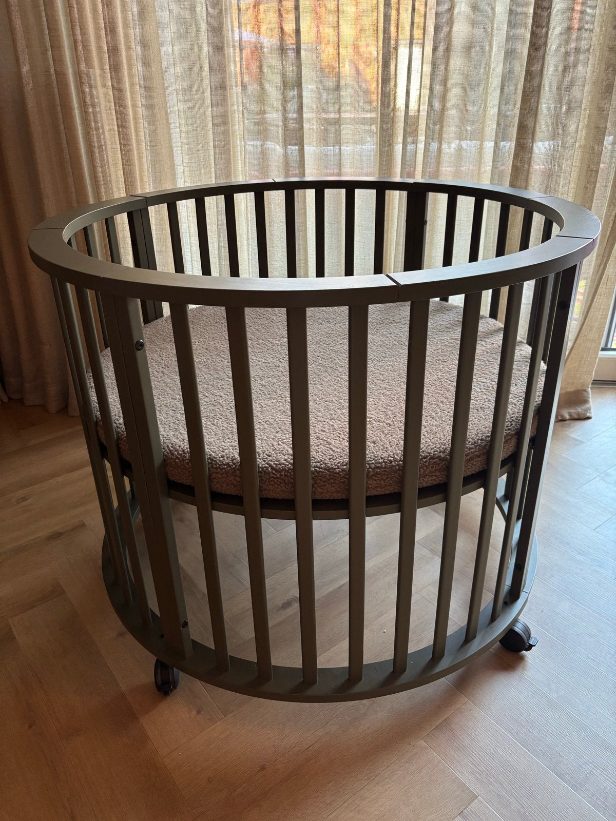 Ronde box Babypark Europe Baby Circa met accessoires, Kinderen en Baby's, Boxen, Ophalen, Zo goed als nieuw, Rond, In hoogte verstelbaar