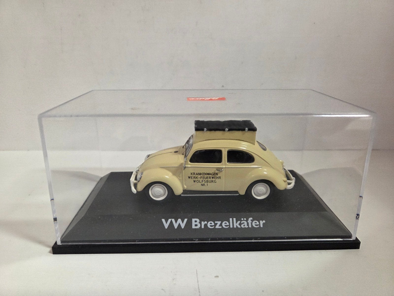 Schuco Volkswagen Kever Krankenwagen Wolfsburg 1:43, Auto, ., Ophalen of Verzenden, Zo goed als nieuw