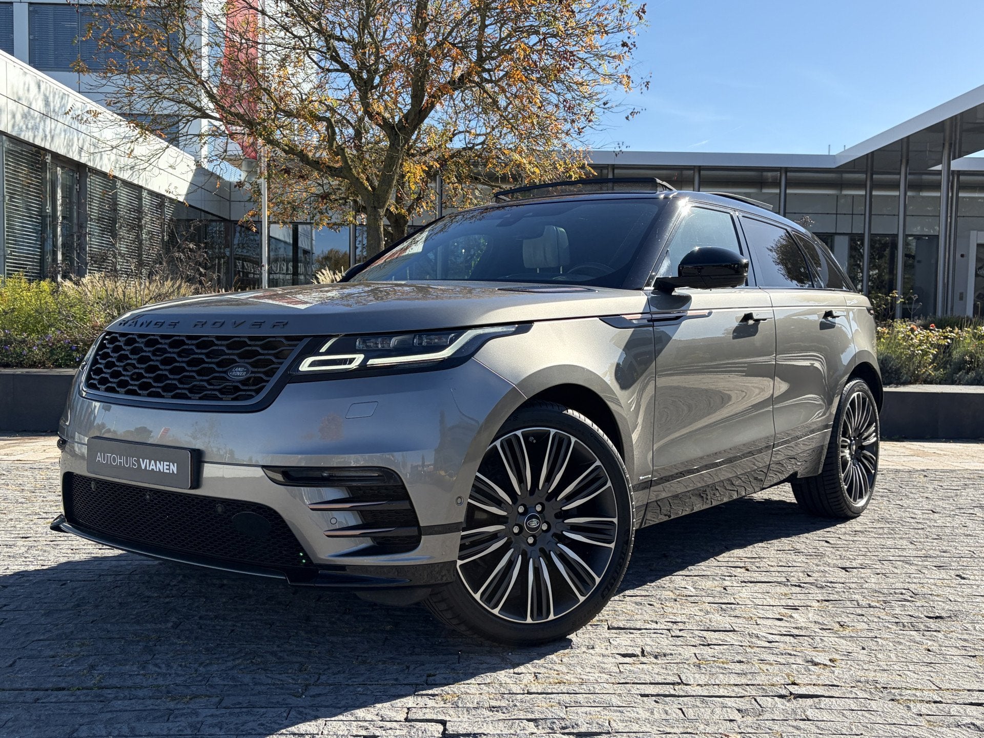 Land Rover Range Rover Velar 3.0 V6 AWD First Edition / Pano, Auto's, Automaat, Gebruikt, Euro 6, 241 €/maand