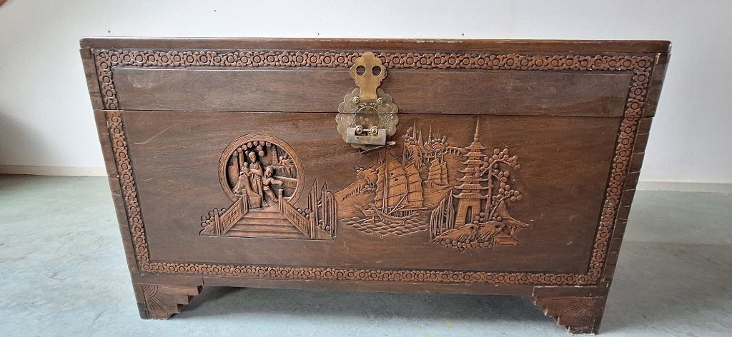 Dekenkist met houtsnijwerk, Ophalen, 50 – 75, Gebruikt, 100 tot 150 cm