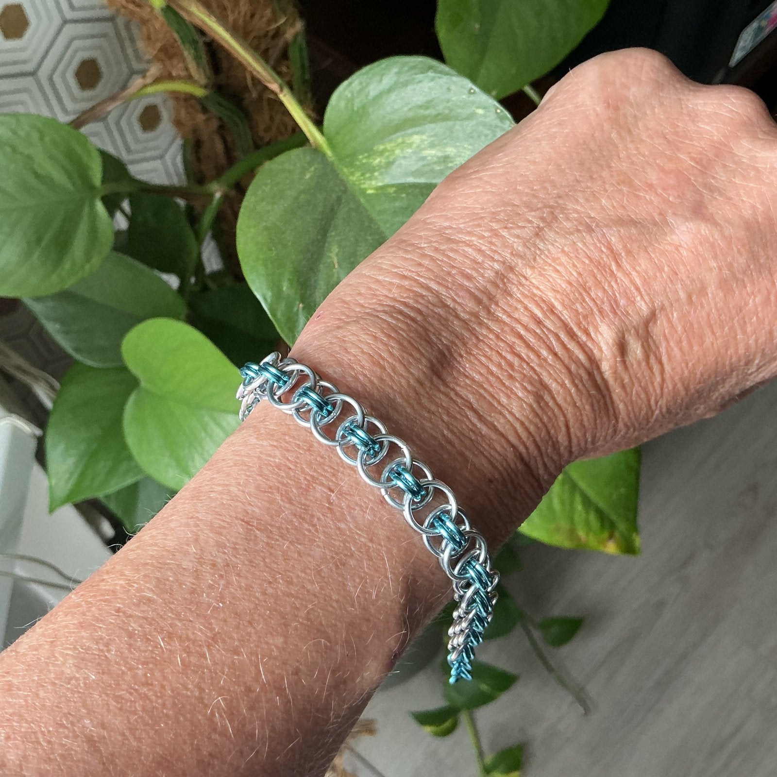 Handgemaakte Chainmail Armband - Turquoise & Zilver, Verzenden, Nieuw, Overige kleuren, Overige materialen