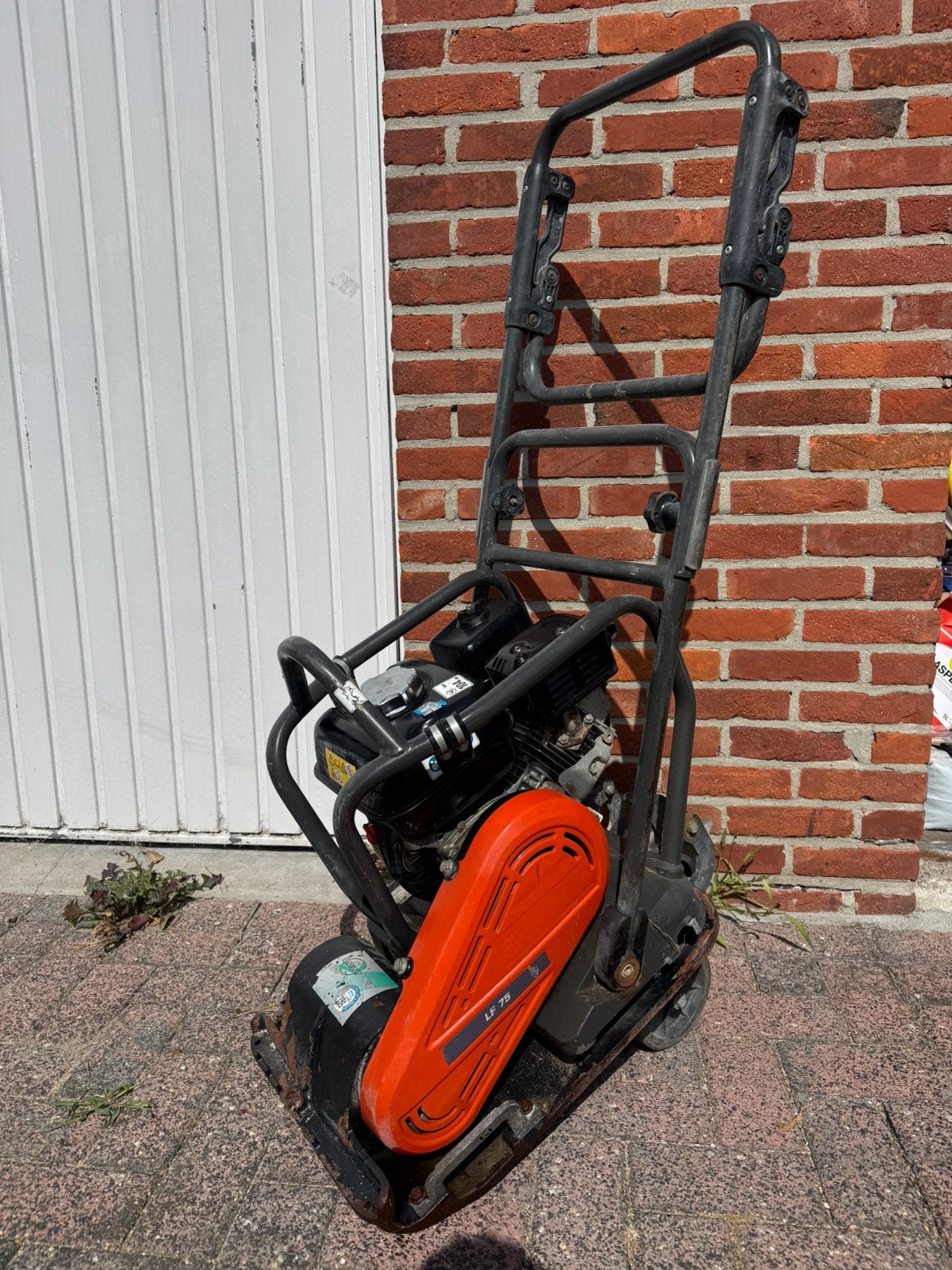 Husqavarna trilplaat zuiger zit vast, Ophalen, Zo goed als nieuw, 1200 watt of meer, 70 mm of meer