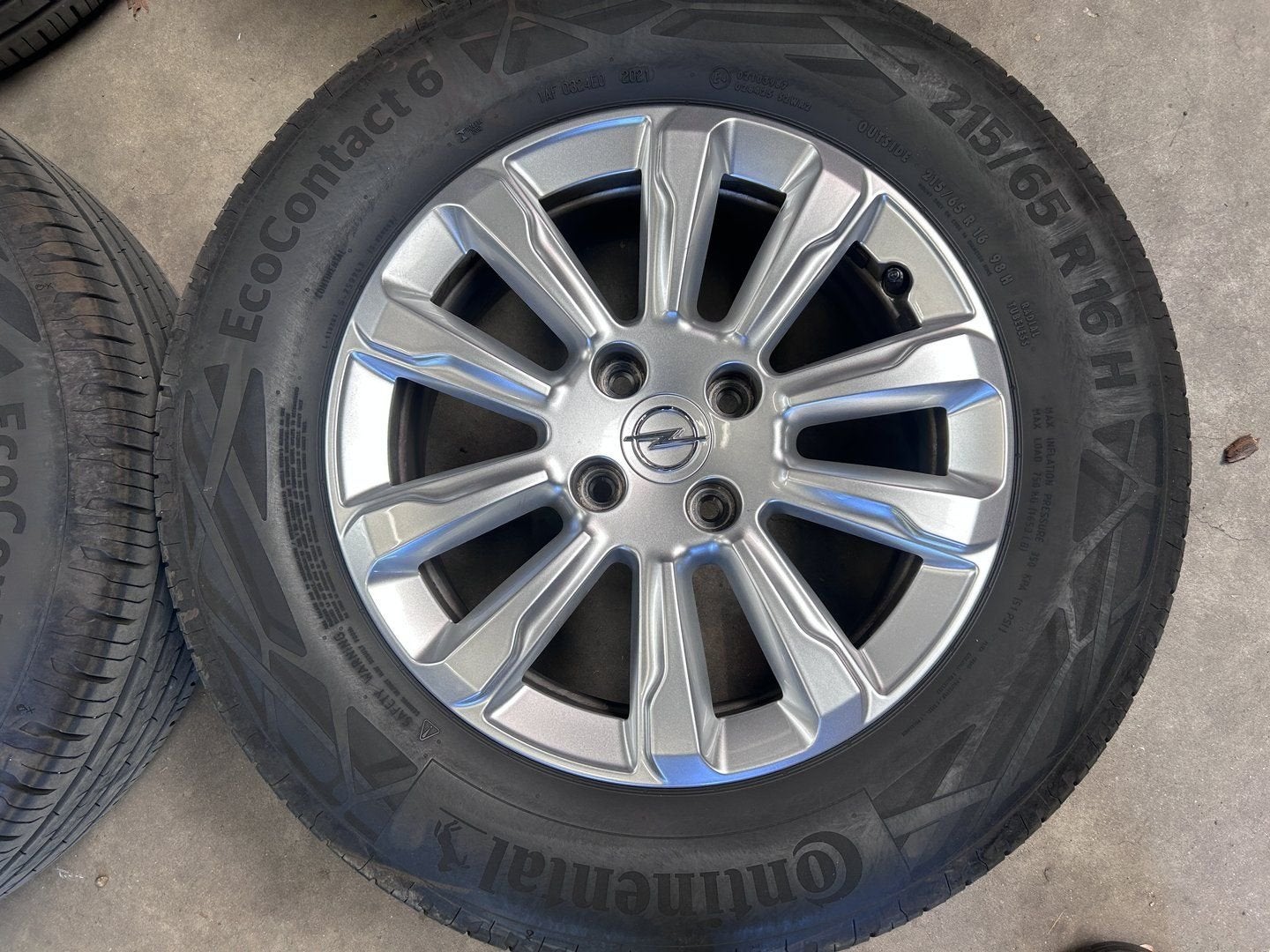 16 inch originele velgen + zomerbanden Opel Mokka, -, Banden en Velgen, Ophalen of Verzenden, Zomerbanden