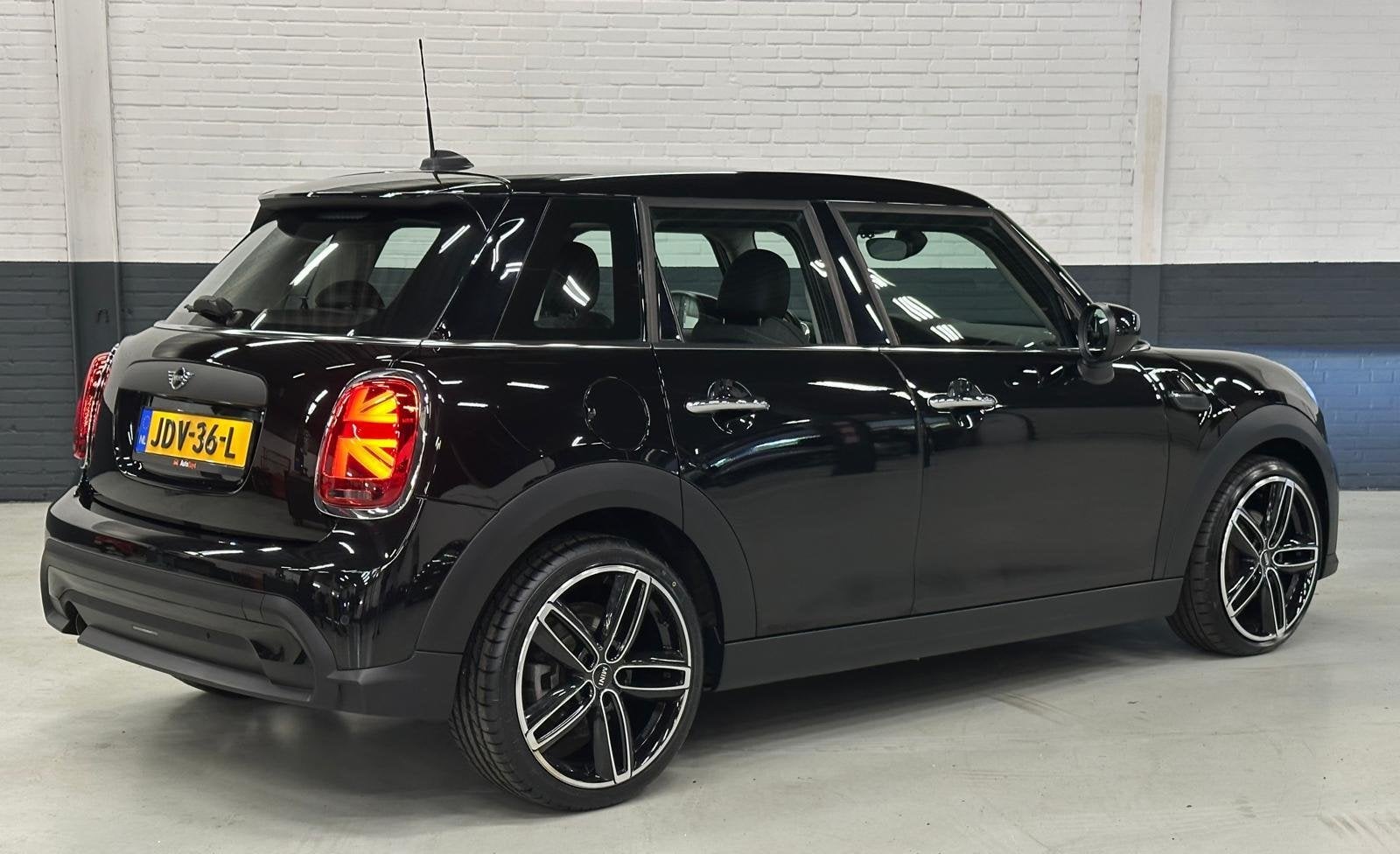 Mini Mini 1.5 One Automaat / CarPlay / Navi / Clima / Stoel-, Zwart, Leder en Stof, Zwart, 102 pk