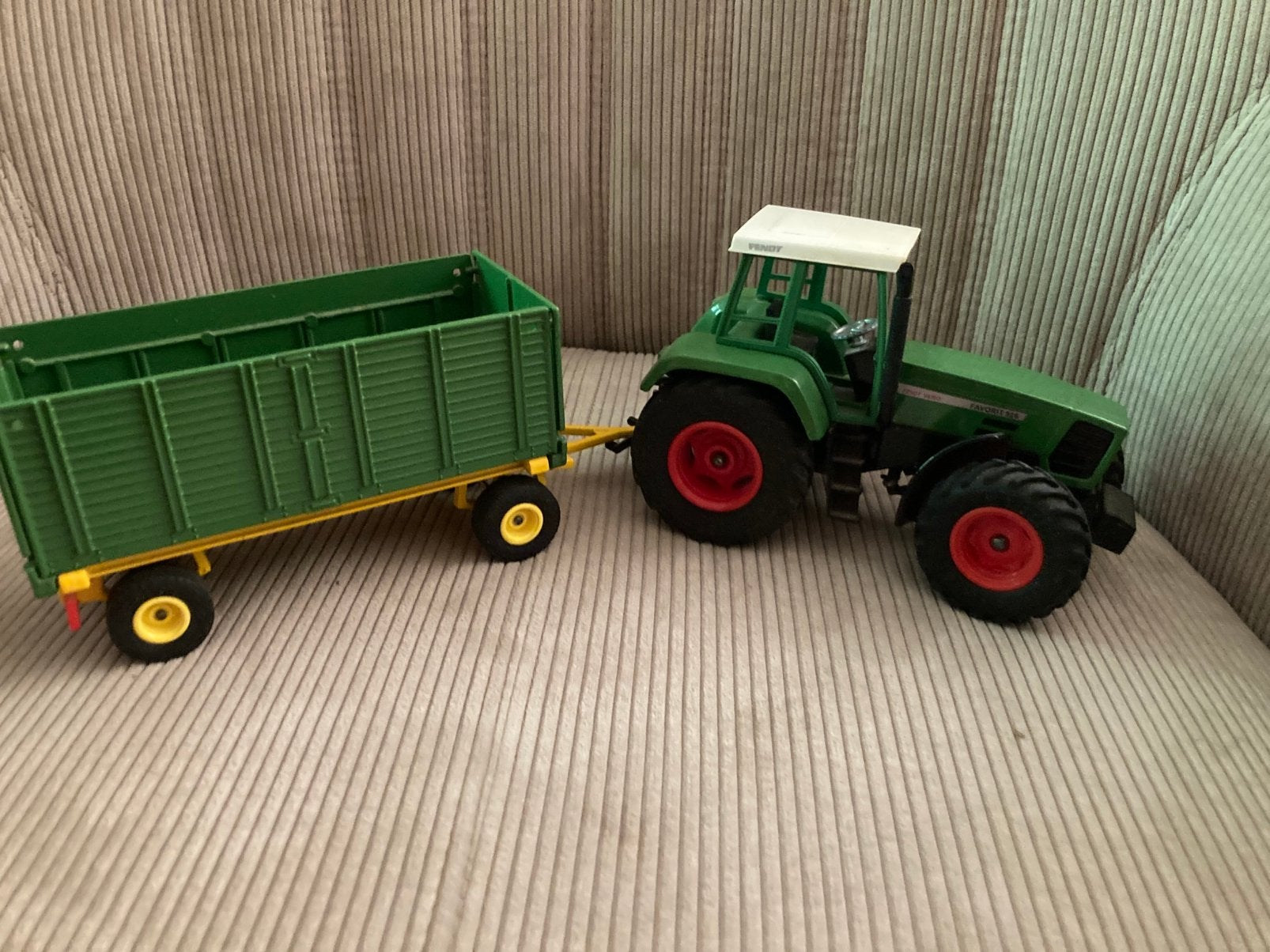 Siku tractor en aanhanger, Ophalen of Verzenden, Zo goed als nieuw, Tractor of Landbouw, SIKU