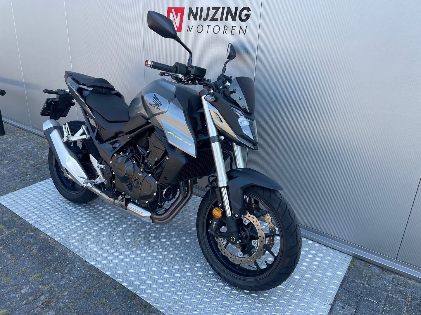 HONDA CB 750 HORNET (bj 2023), Motoren, 2 cilinders, HONDA, Bedrijf, Onbekend