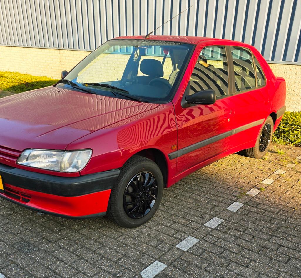 Peugeot 306 1.8 ST SDN AUT 1995 Rood, Auto's, Peugeot, Particulier, Benzine, Sedan, Automaat, Origineel Nederlands, Rood, Voorwielaandrijving