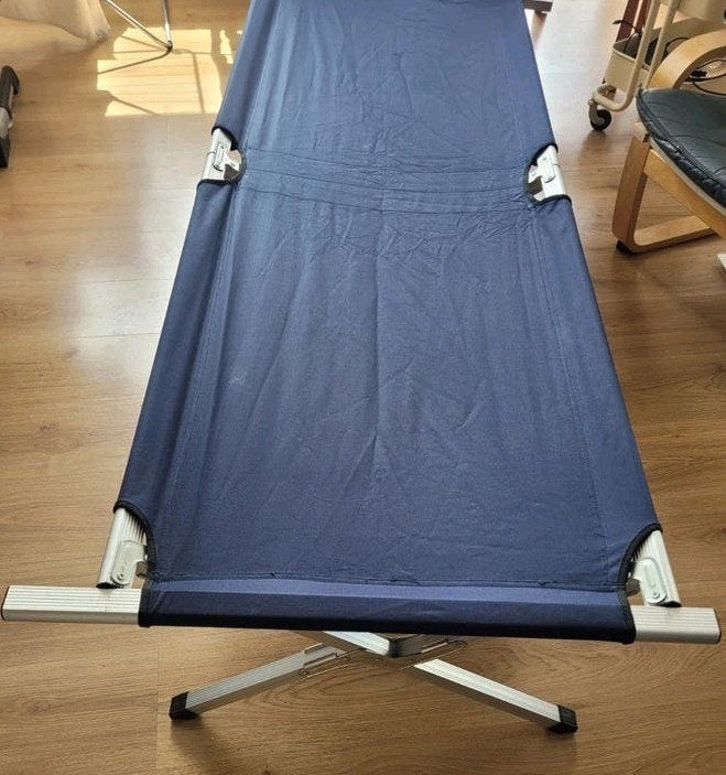 Lichtgewicht aluminium campingbed / veldbed met draagtas, Ophalen of Verzenden, Gebruikt