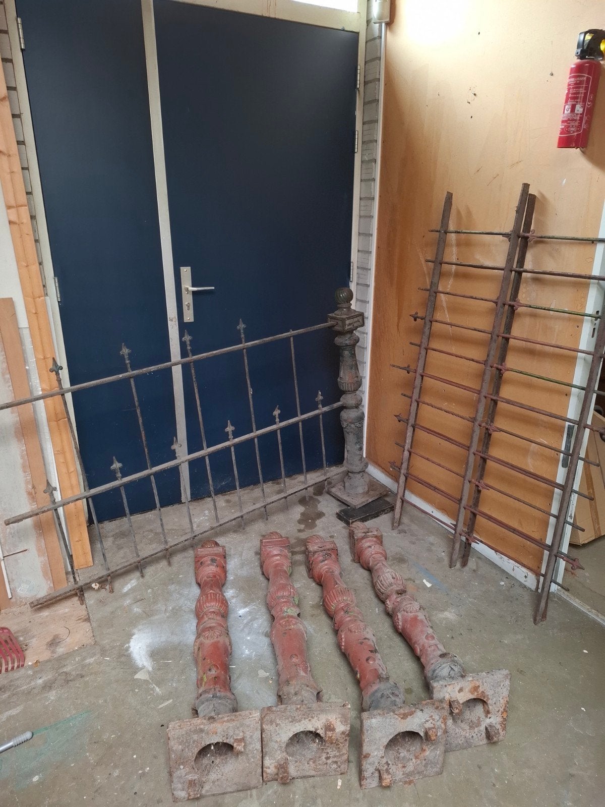 Antieke Gietijzeren set met 5 sierpalen en 3 hekpanelen, Tuin en Terras, Ophalen, Gebruikt, IJzer, Sierhekwerk