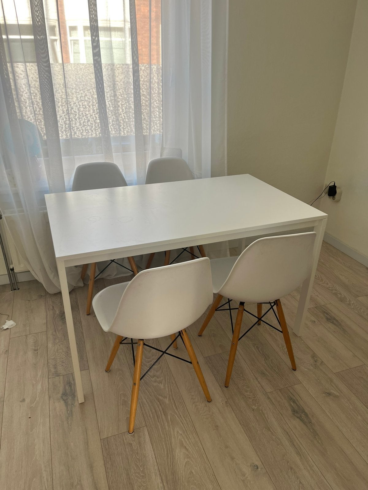 Table and 4 chairs set, Ophalen, Zo goed als nieuw, Rechthoekig, 50 tot 100 cm