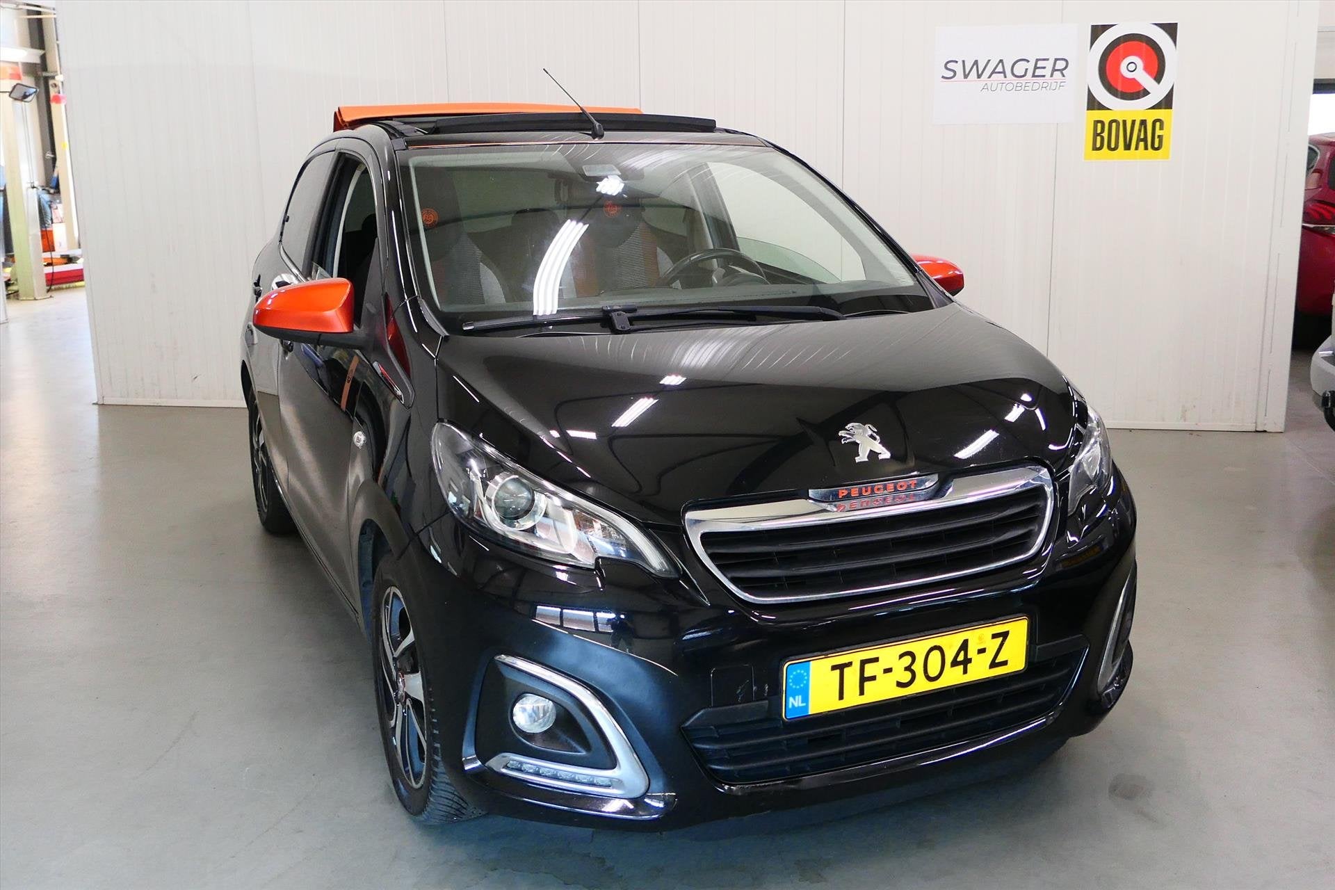PEUGEOT 108 1.0 e-VTi 68pk 5D TOP Roland Garros uitvoering, Stof, Gebruikt, 4 stoelen, Zwart