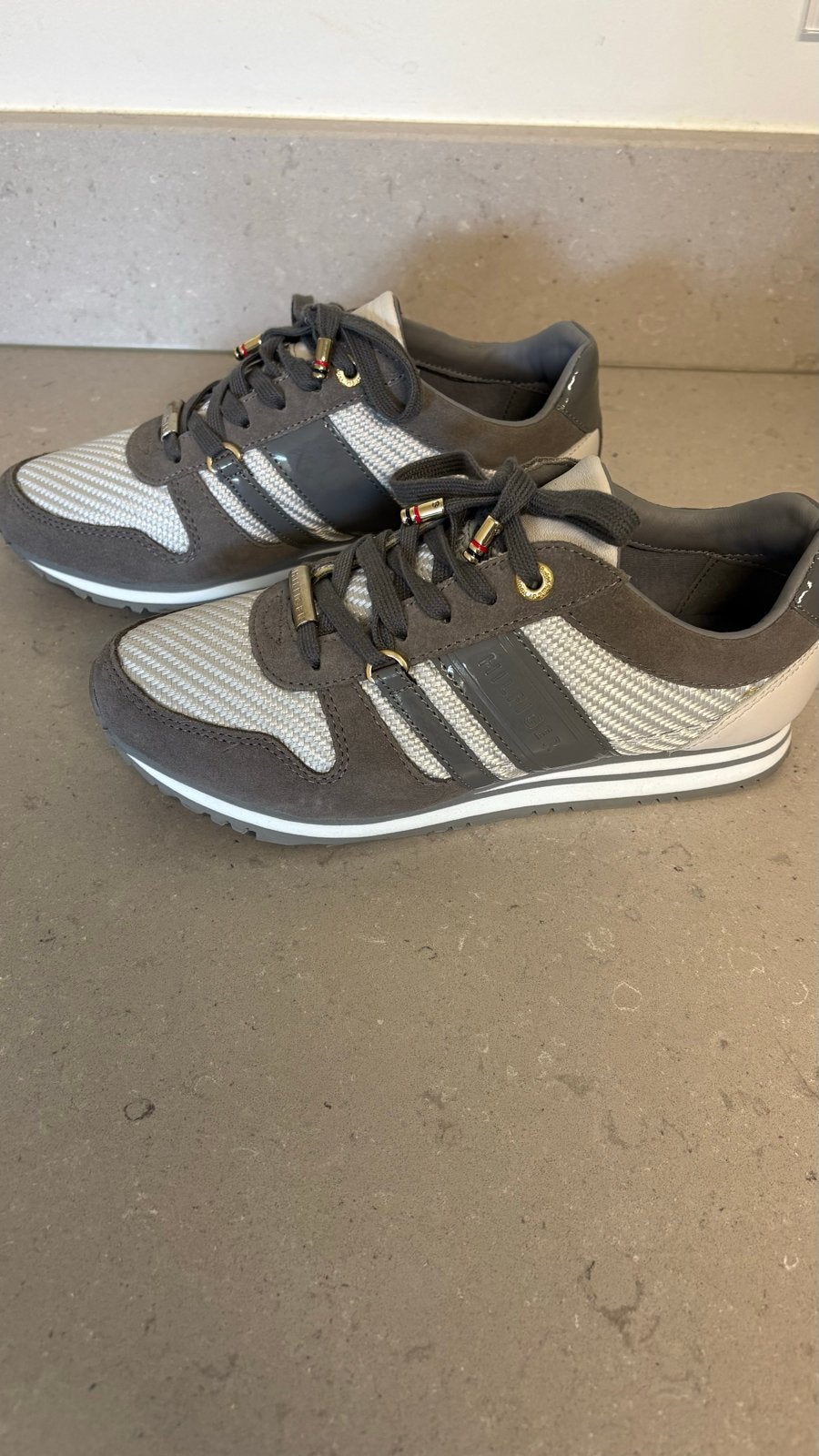 Tommy Hilfiger dames sneakers mt.38 - grijs - nieuw, Kleding | Dames, Ophalen of Verzenden, Zo goed als nieuw, Grijs, Sneakers of Gympen