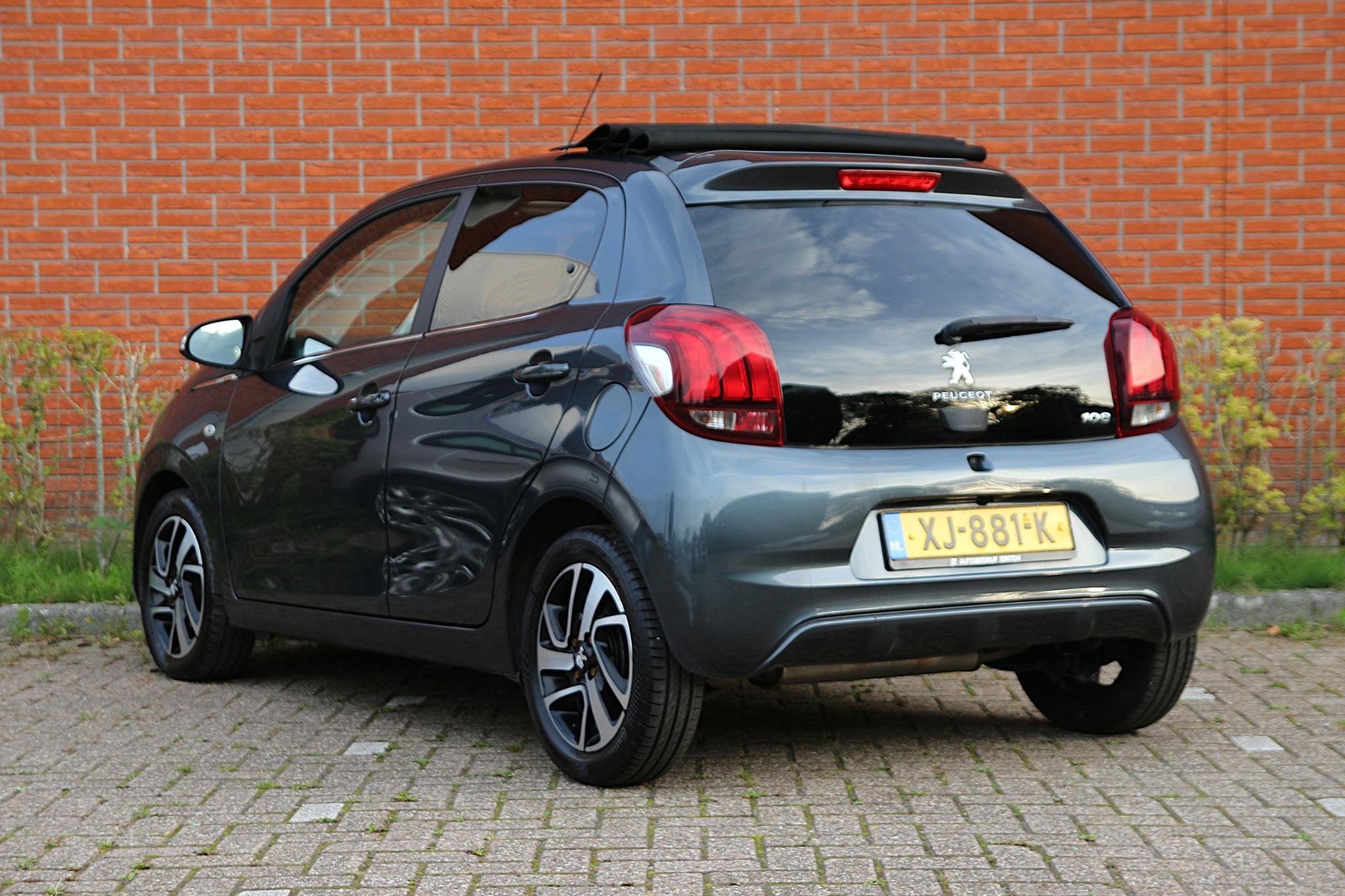 Peugeot 108 1.0 e-VTi 72pk Allure TOP! | NL-auto | Automaat!, Auto's, Stof, Gebruikt, 4 stoelen, Origineel Nederlands