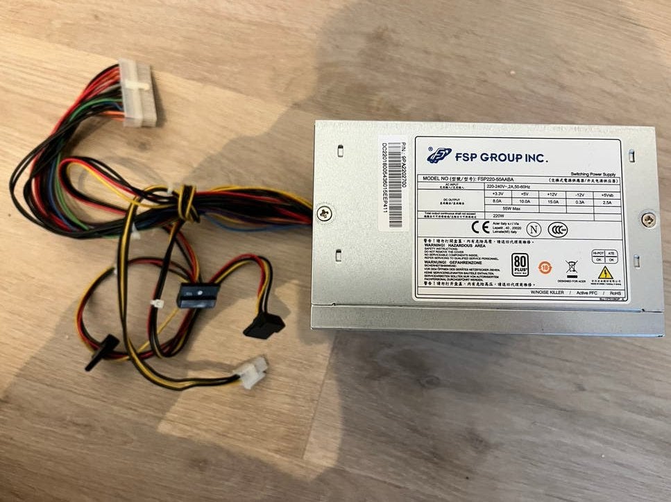 computer voeding, Computers en Software, Interne voedingen, Zo goed als nieuw, Verzenden