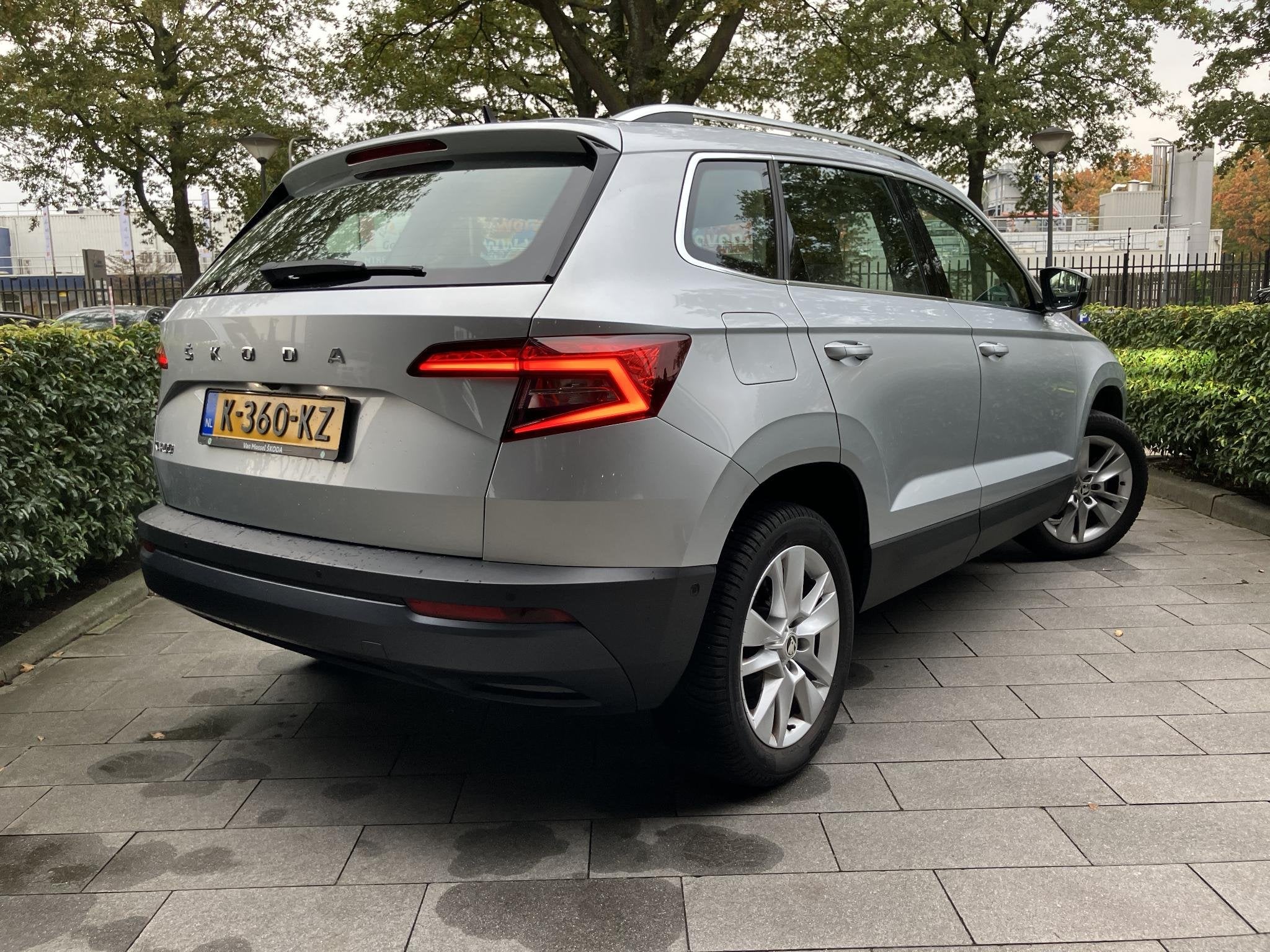 Skoda Karoq 1.5 TSI ACT Business Edition Plus | WORDT VERWAC, Auto's, Voorwielaandrijving, 12 maanden, 4 cilinders, Leder en Stof