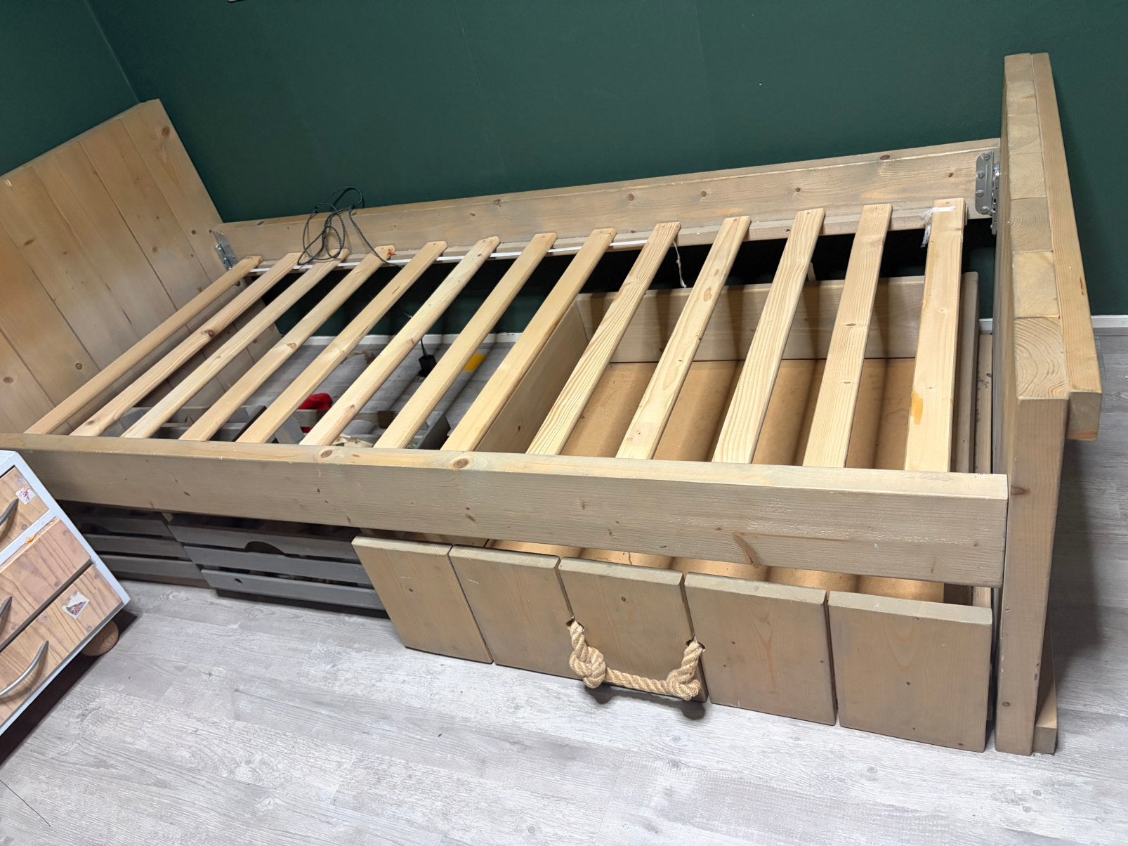 Eenpersoons bed te koop, Kinderen en Baby's, Ophalen of Verzenden, Zo goed als nieuw