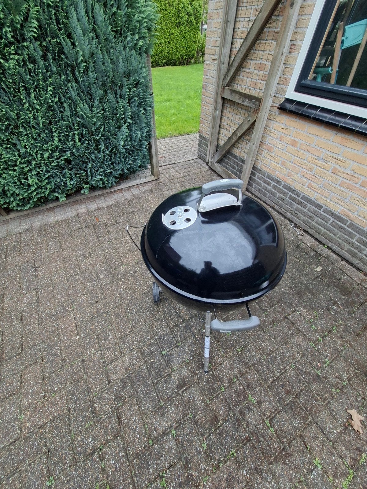 Weber BBQ 57cm met hoes, Tuin en Terras, Ophalen, Zo goed als nieuw, Weber