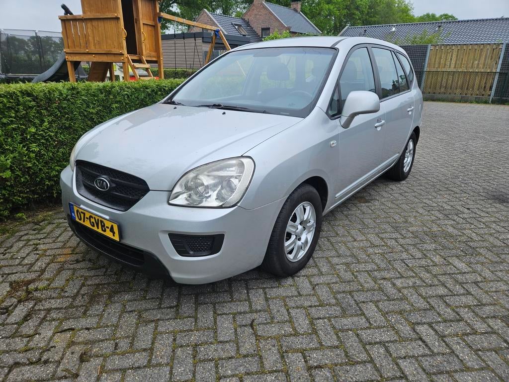 Kia Carens 2.0 Cvvt 5-ZIT 2008 Grijs Airco/trekhaak/NAP, Auto's, Kia, Voorwielaandrijving, 1998 cc, Stof, Zwart