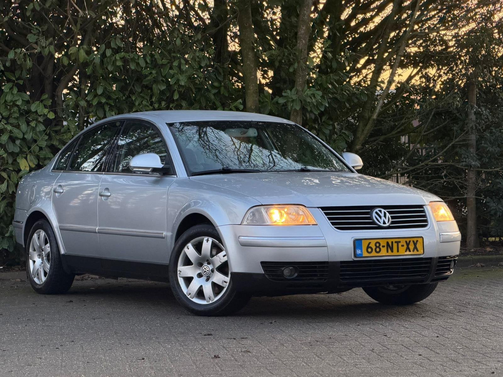 Volkswagen Passat 2.3 V5 125KW 4MOTION 2004 Grijs, Auto's, Zwart, Leder en Stof, 1498 kg, Handgeschakeld