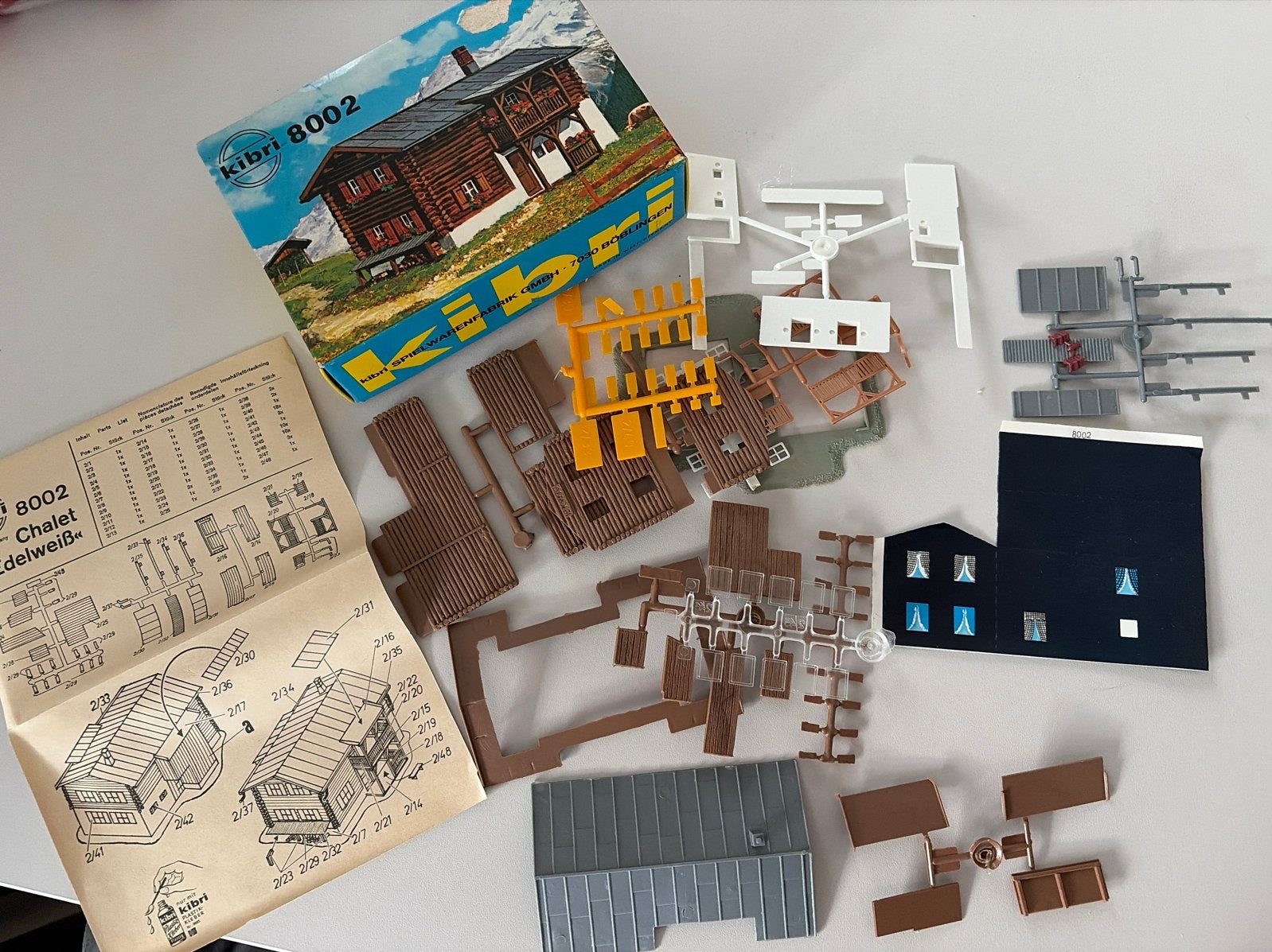 Kibri 8002 Chalet Edelweiß Modelbouwkit, Ophalen of Verzenden, Zo goed als nieuw, 1:50 tot 1:144