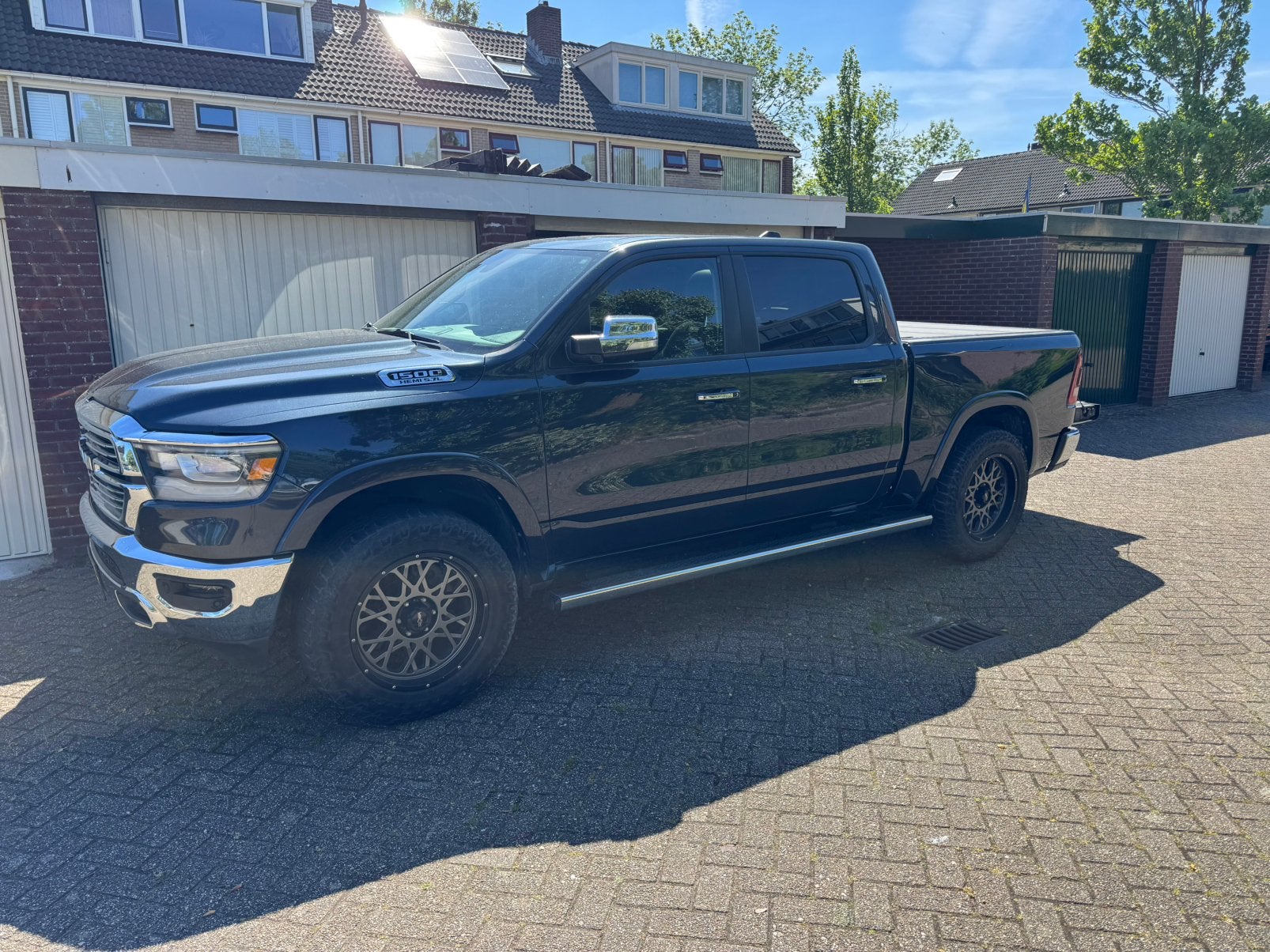 Dodge RAM Dodge RAM 5.7L V8 Laramie bj2019 blauw matalic, Auto's, Automaat, 5654 cc, Adaptive Cruise Control, Blauw