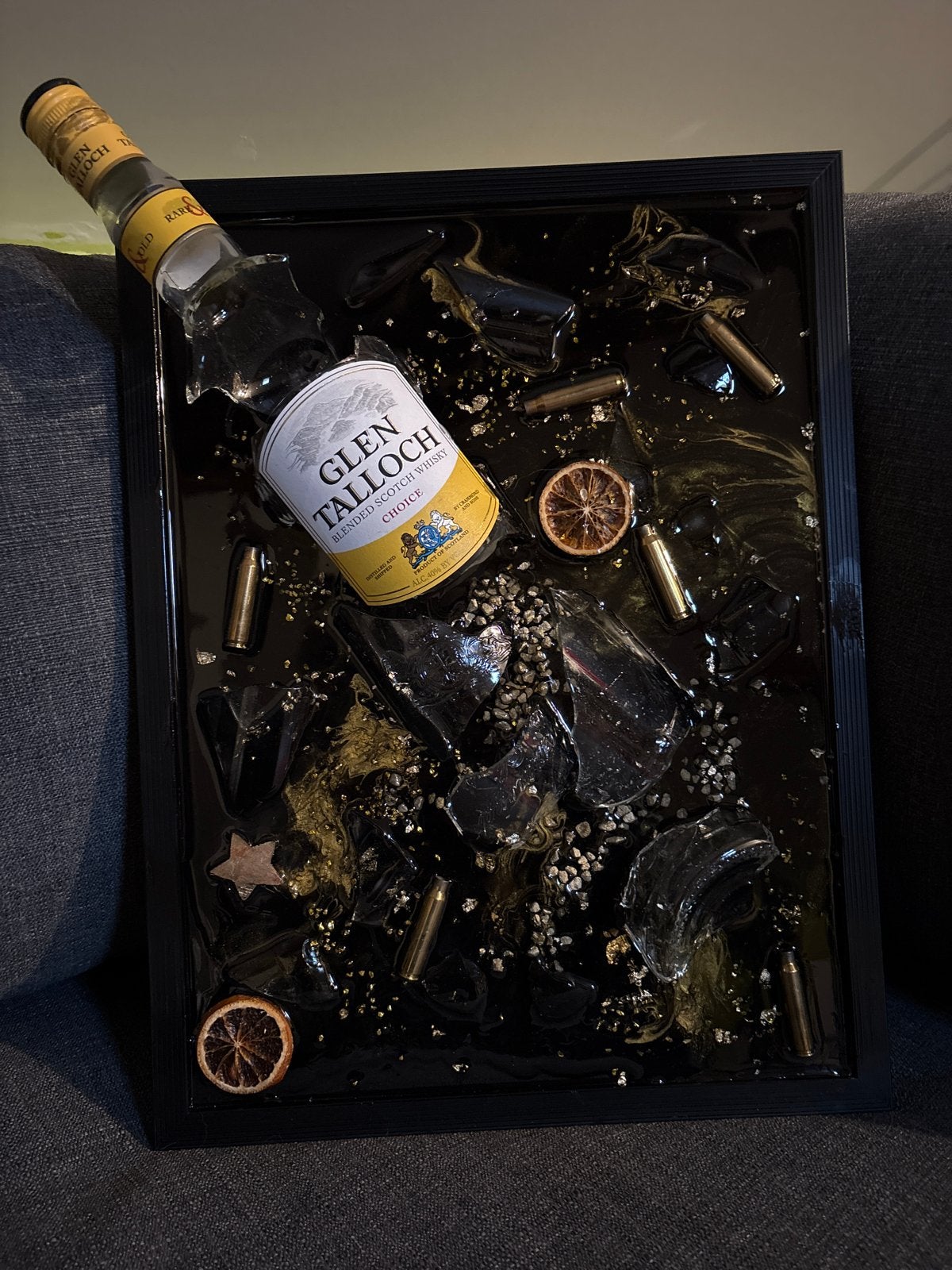 Uniek kunstwerk: Gebroken fles Glen Talloch whisky, Ophalen of Verzenden