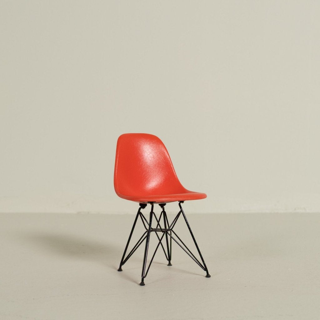 Vitra Miniatuur DSR Rood Kunststof - Zwart, Vitra, Zo goed als nieuw, Niet ingevuld, Niet ingevuld