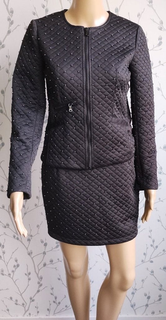 GIVEN Zwart met Studs ( Feest-)Pakje ( Rok+Jasje) maat XS/S, Kleding | Dames, Kostuum of Pak, Zwart, Ophalen of Verzenden, Zo goed als nieuw