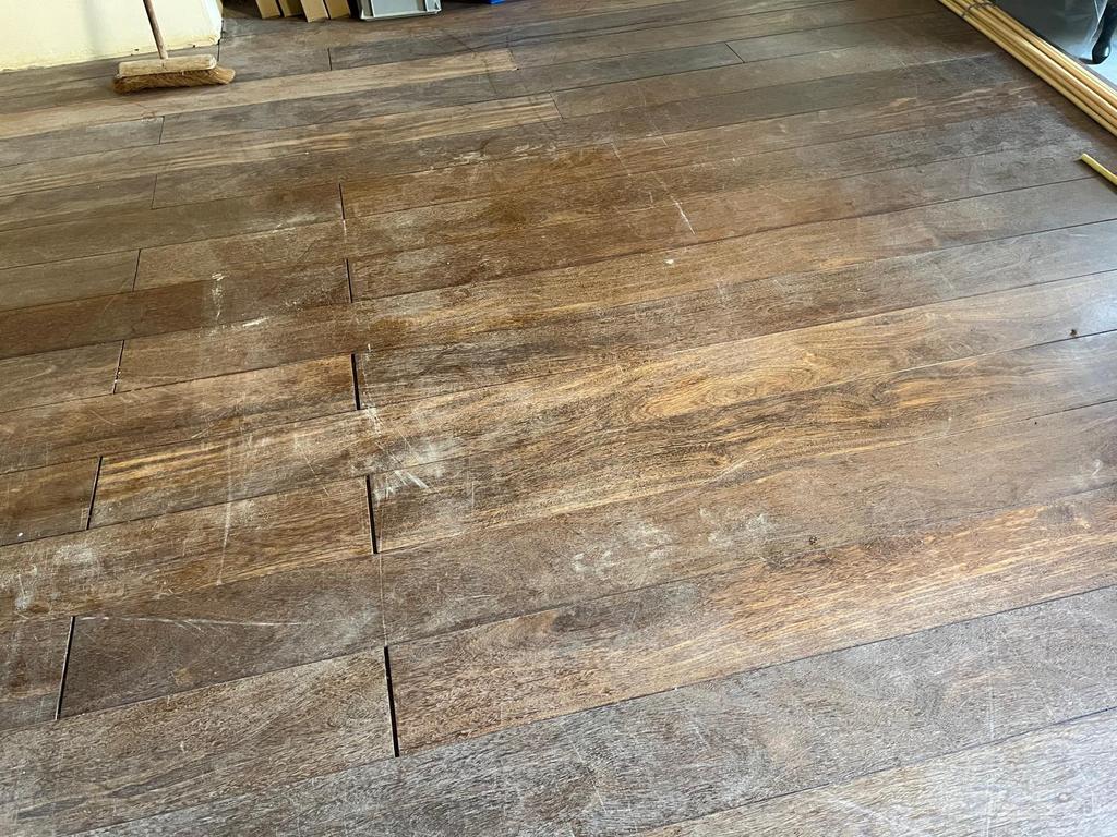 Zwarte kabbes massieve parket vloer ca. 30m2, Gebruikt, 10 m² of meer, 10 tot 30 cm, Hout