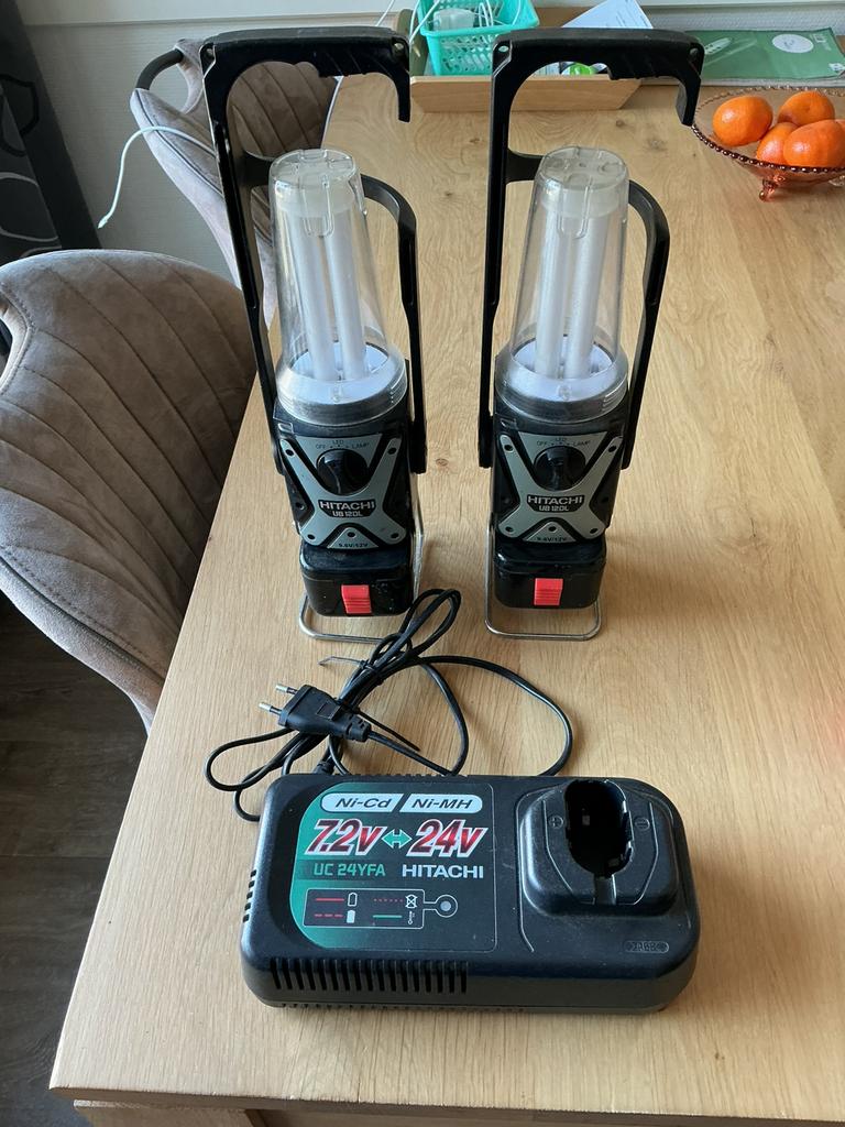 Hitachi lantaarn UB 12 DL met lader en accu’s., Ophalen, Gebruikt, 50 tot 200 watt, Lamp met armatuur