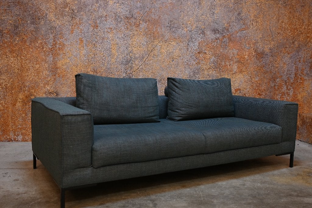 ZGANieuw! fraaie stoffen Design on Stock Aikon design bank, Huis en Inrichting, Banken | Bankstellen, Design on Stock, 75 tot 100 cm