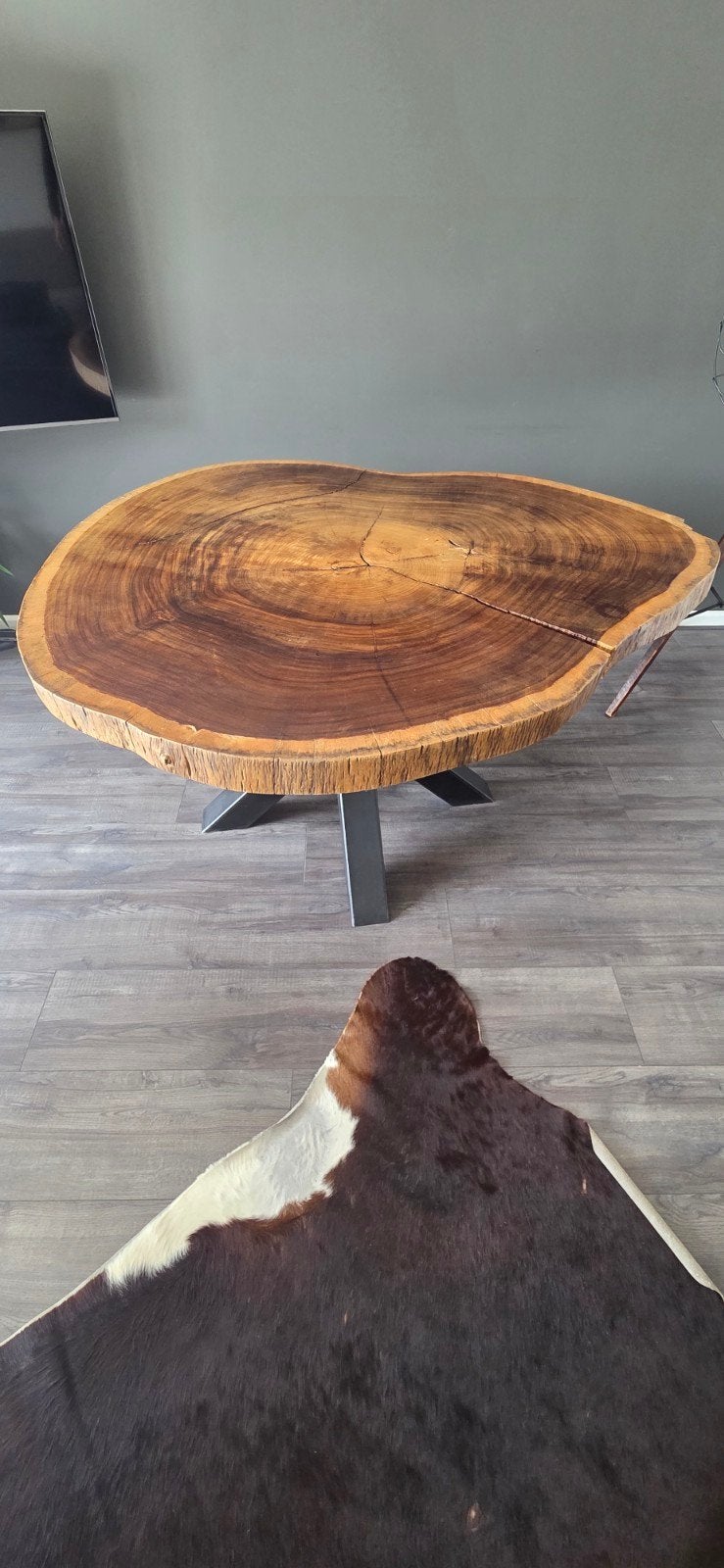 Ronde Iroko eettafel 137cm x 157cm, 100 tot 150 cm, Rond, Ophalen of Verzenden, Vijf personen of meer