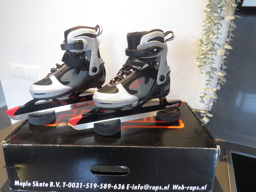 RAPS V4 Verstelbare noren schaatsen maat 32-35 NIEUWSTAAT, Combinoren, Ophalen of Verzenden, Zo goed als nieuw, Raps