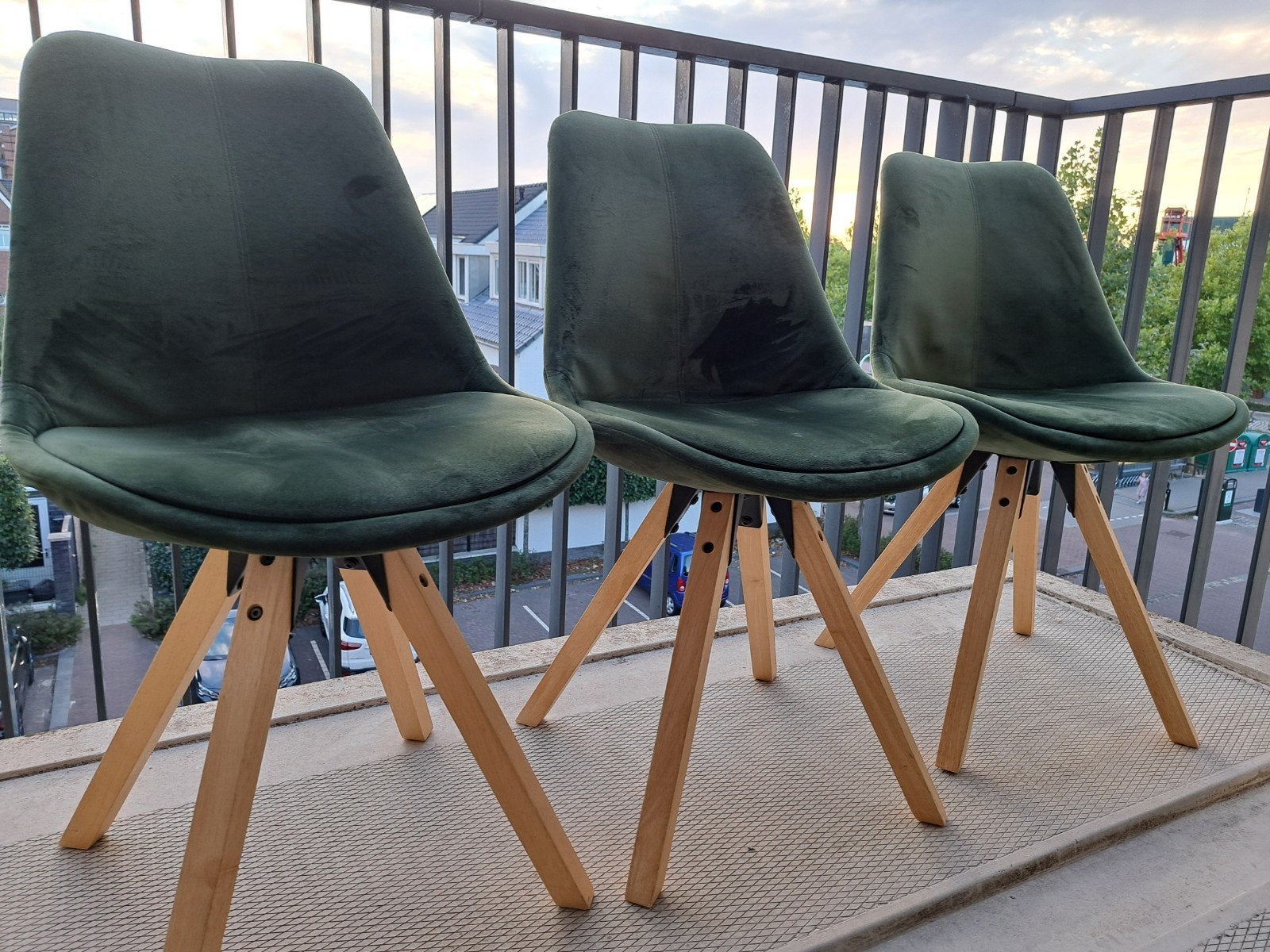 Set van 3 Vestbjerg stoelen - Groen fluweel met houten poten, Ophalen, Hout, Gebruikt, Overige kleuren