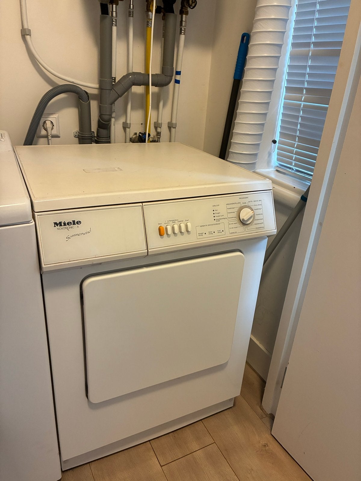 Miele luchtafvoer droger met buis [Moet weg], Witgoed en Apparatuur, Wasdrogers, Ophalen, 6 tot 8 kg, Gebruikt, Luchtafvoer