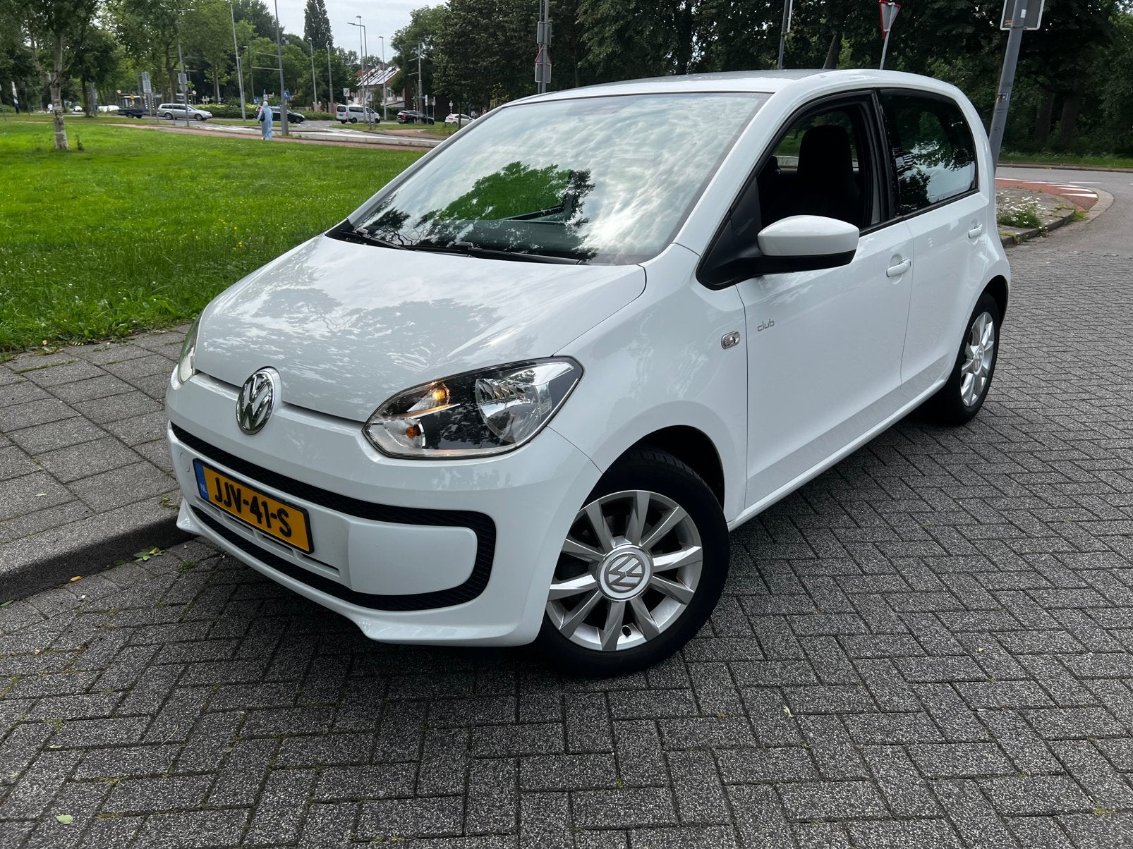 Volkswagen High up! 1.0 AUTOMAAT 2016 CLUB EDITION Wit, Auto's, Volkswagen, 74 pk, Up!, 4 stoelen, Wit