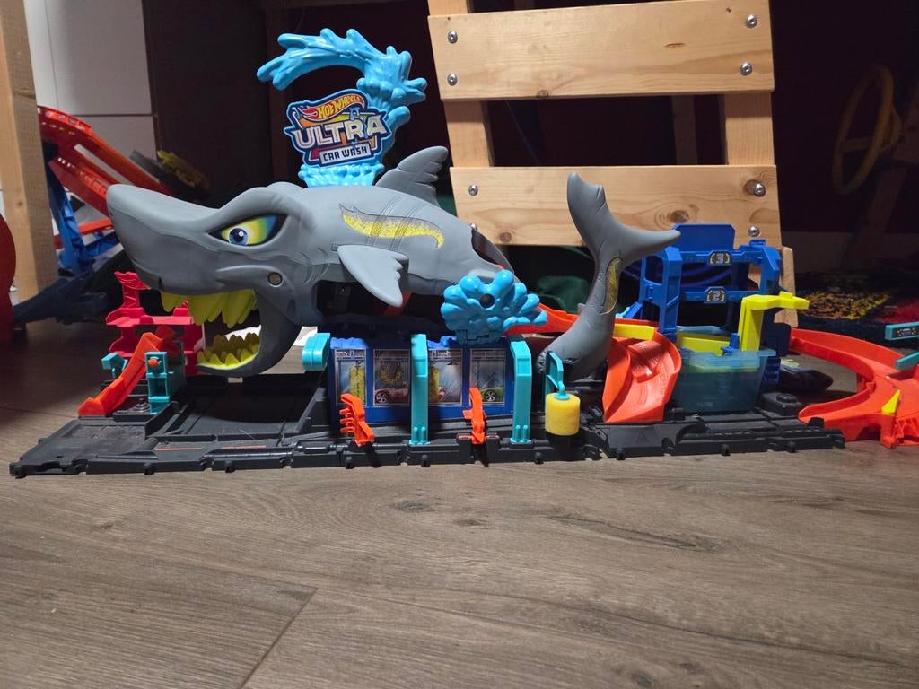 Hit Wheels ultra shark carwash racebaan, Ophalen, Zo goed als nieuw, Handmatig, Hot Wheels